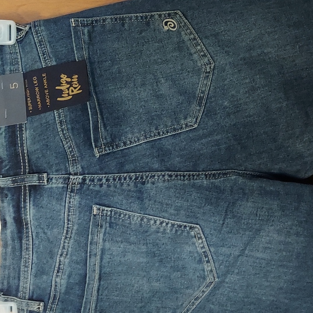 Ladies Indigo Rein Jeans  SiZe 5 W 26 L 27 NWT Medium Wash Blue